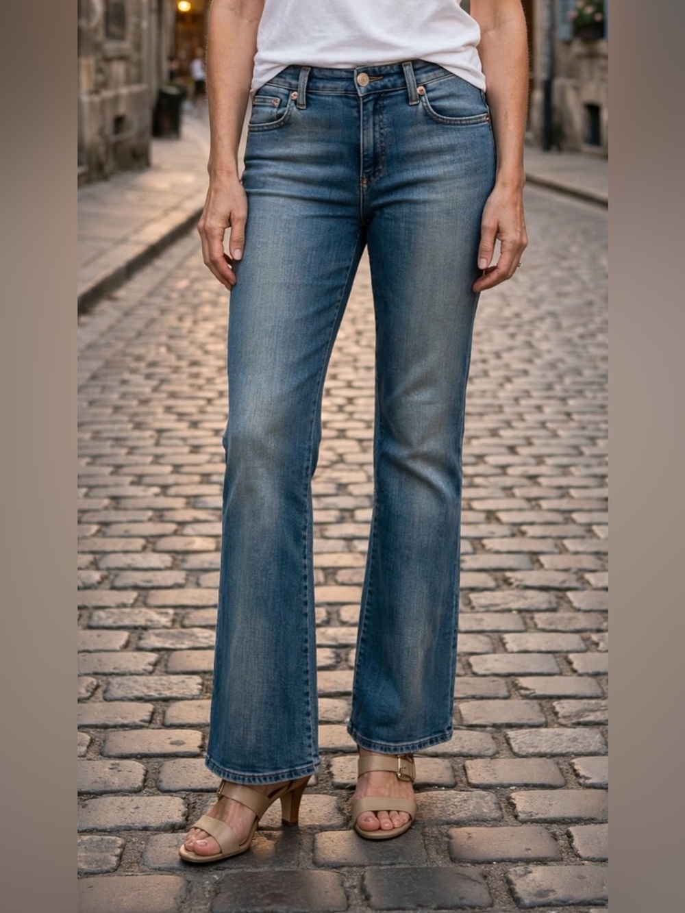 Iceberg ICE B Medium Wash Rhinestone Rivet Straight Bootcut Jeans Size 27